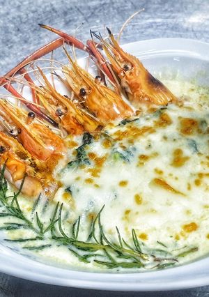 รูปของ กุ้งผักโขมอบชีส (Baked prawns with spinach and cheese)