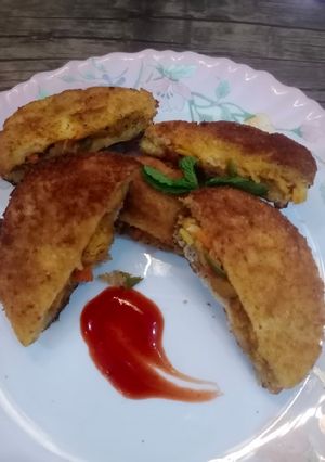 A picture of Chicken tikka bread pockets.