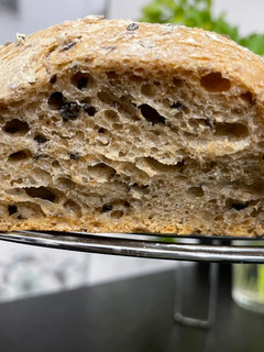 Una foto de Pan de aceitunas negras - Thermomix