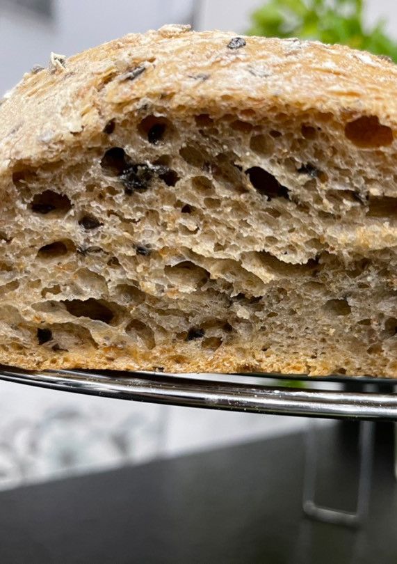 Una foto de Pan de aceitunas negras - Thermomix