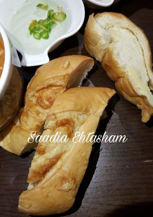 A picture of Cheesy bread stick side dish.
