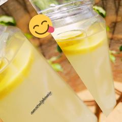 A picture of Lemon water.
