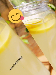 A picture of Lemon water.