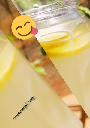 A picture of Lemon water.