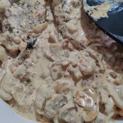 A picture of Chicken in Creamy Bacon Mushroom Sauce.