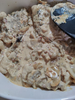 A picture of Chicken in Creamy Bacon Mushroom Sauce.