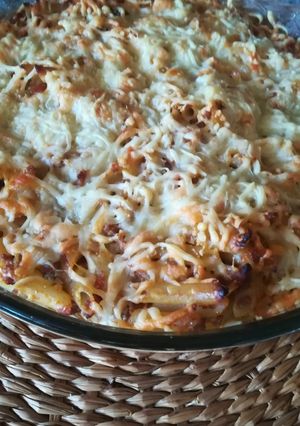 Una foto de Macarrones con pisto y carne picada