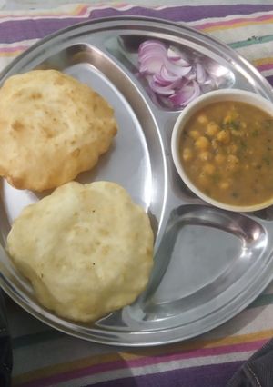 छोले भटूरे (Chole Bhature Recipes... रेसिपी मुख्य फोटो