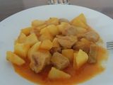 Carne en salsa con papas