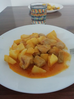 Una foto de Carne en salsa con papas