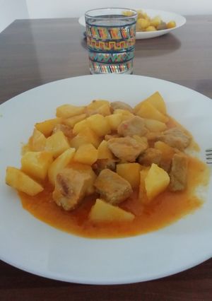 Una foto de Carne en salsa con papas