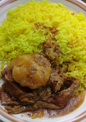 A picture of Onion beef stew.