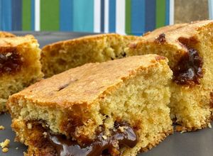 Una foto de Torta matera - Coco y dulce de leche