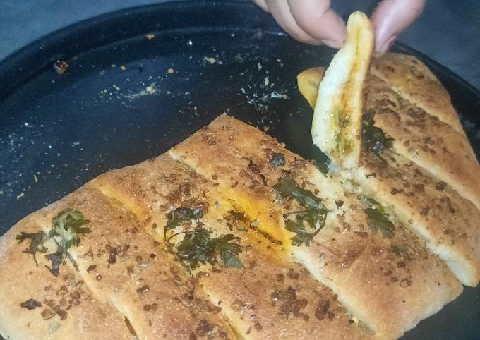 Step-by-Step Guide to Prepare Quick Buttery cheesee garlic bread