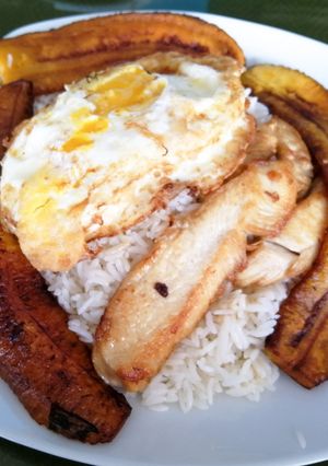 Una foto de Pollo a lo pobre