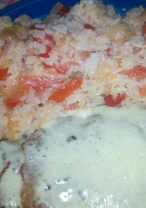 Una foto de Arroz con verduras y suprema con queso !!! Fácil y económico