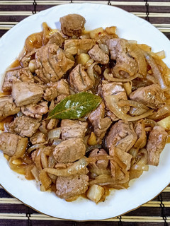 Una foto de Atún encebollado