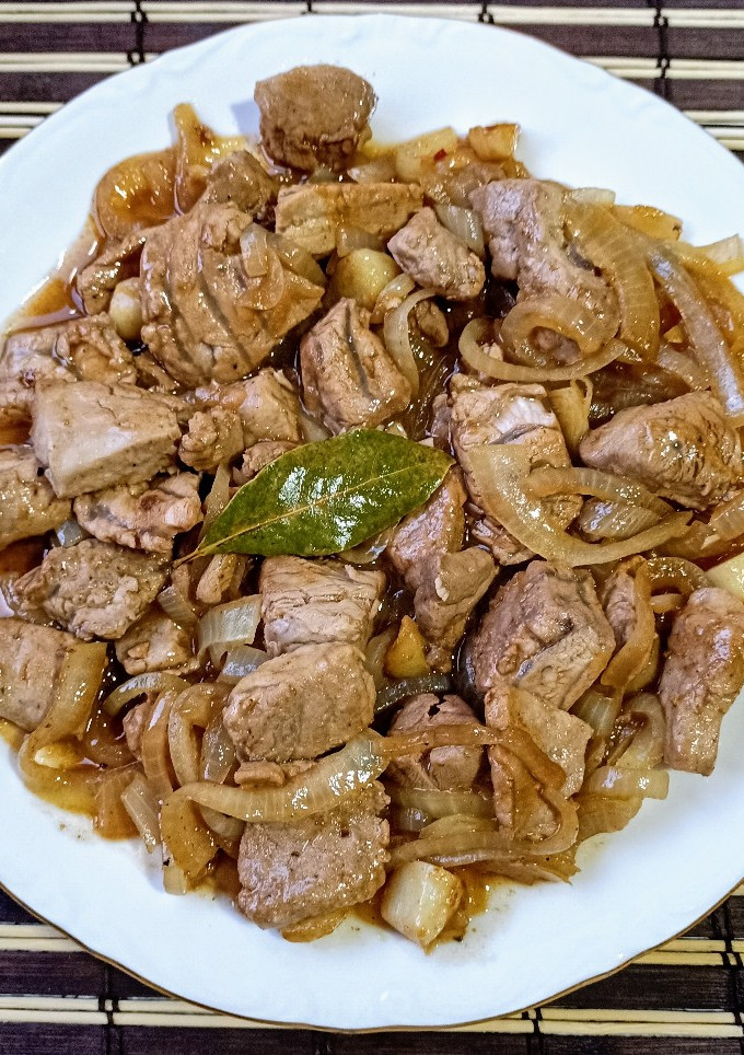 Una foto de Atún encebollado