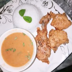 A picture of Daal chawal with chicken broast🍽.