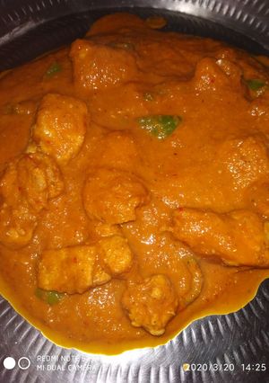 A picture of Chicken 65 gravy.