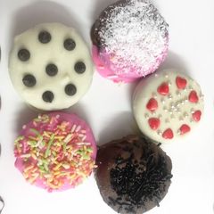 A picture of Oreo dips.