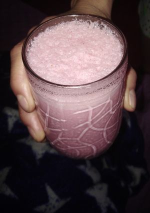 Una foto de Batido de quinua, mora y fresa