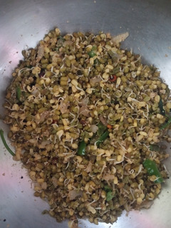 முளைகட்டிய பச்சை பயிர் சுண்டல் செய்முறை முக்கிய புகைப்படம்