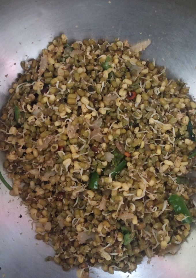 முளைகட்டிய பச்சை பயிர் சுண்டல் செய்முறை முக்கிய புகைப்படம்