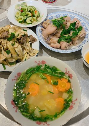 Hình của món Niễng xào thịt bò - món ăn gợi nhớ quê hương.