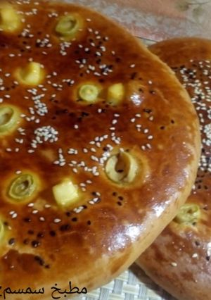 صورة لوصفة خبز باللبن وزيتون والجبن من اطيب والذ مخبوزات