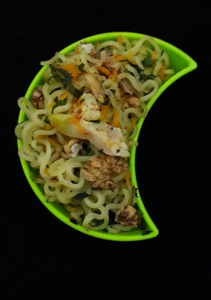 عکسی از دستور سالاد مرغ و نودل🐔🍲
