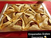 Una foto de relleno fatay carne