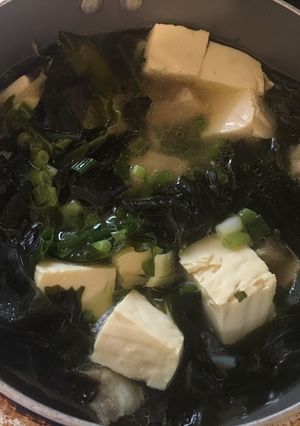 Hình của món Canh sườn rong biển đậu hũ.