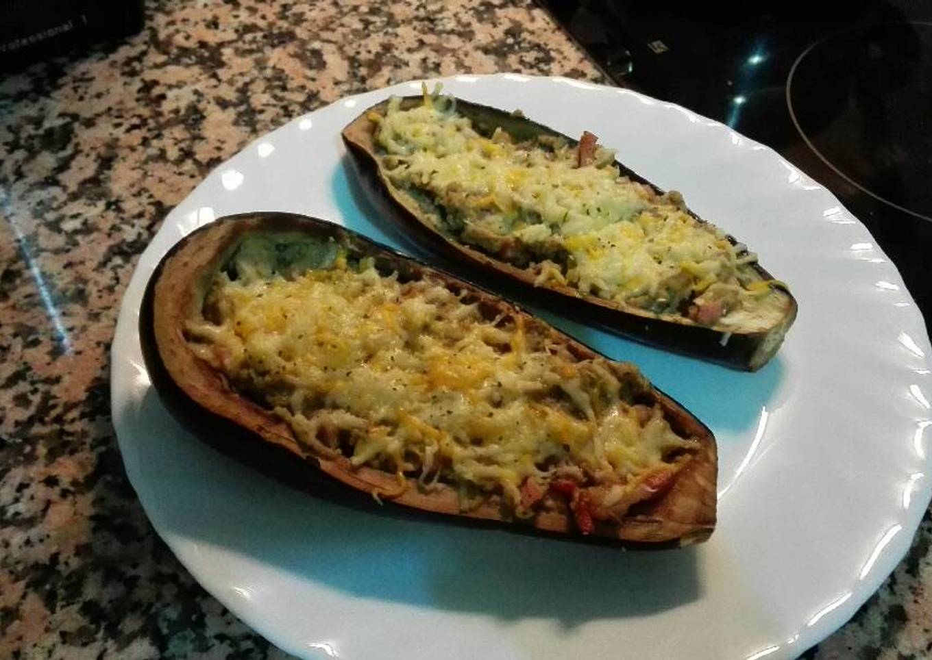 Berenjenas rellenas de atún y beicon