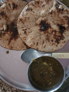 A picture of Palak paneer.