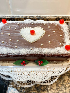 Una foto de Pastel de chocolate relleno con crema “tartufo”