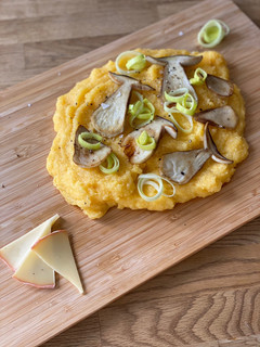 Foto di Polenta con funghi porcini e porri