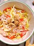 🌱 Salad Lá Non Bồ Công Anh Sốt Dầu Tỏi & Hạt Óc Chó (Vegan)