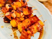 Una foto de brochetas de verano