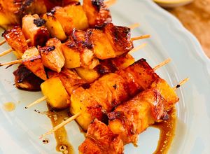 Foto principal de Brochetas de salmón y piña