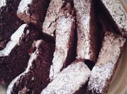 Una foto de queque de chocolate