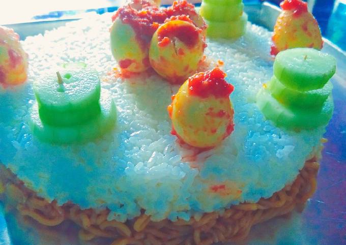 Langkah Mudah untuk Menyiapkan Nasi dan mie goreng ultah Anti Gagal