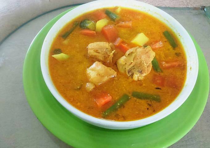 Kari Ayam Simpel (Simple Chicken Curry)