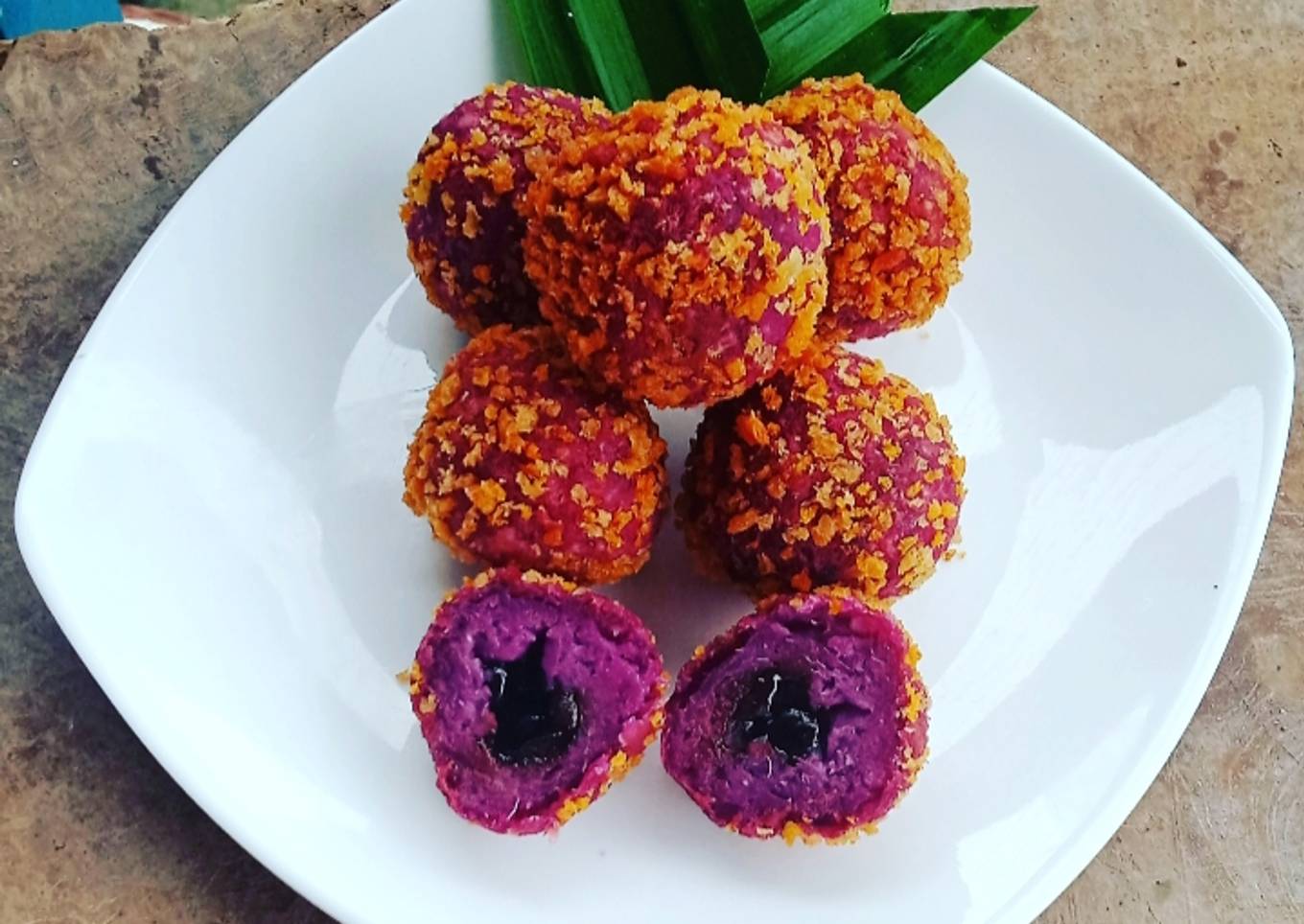 Bola ubi ungu isi coklat