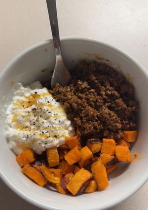 A picture of Viral Ground Beef Bowls.