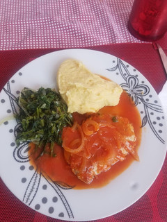 Foto de Bife de Atum em Tomatada com Funge de Milho