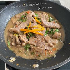 A picture of Stir fried Beef with Sweet Basil.