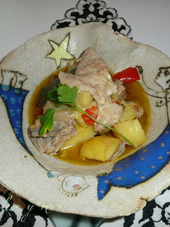 Una foto de Cabrito con chalotas y patatas