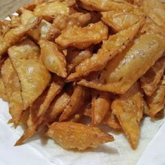 A picture of Namak pare.