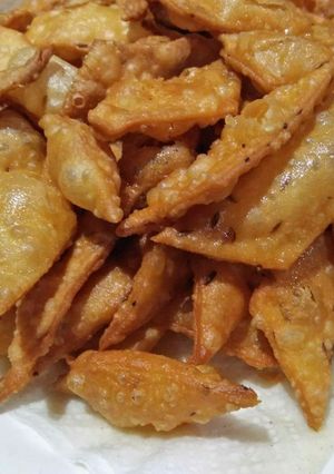 A picture of Namak pare.